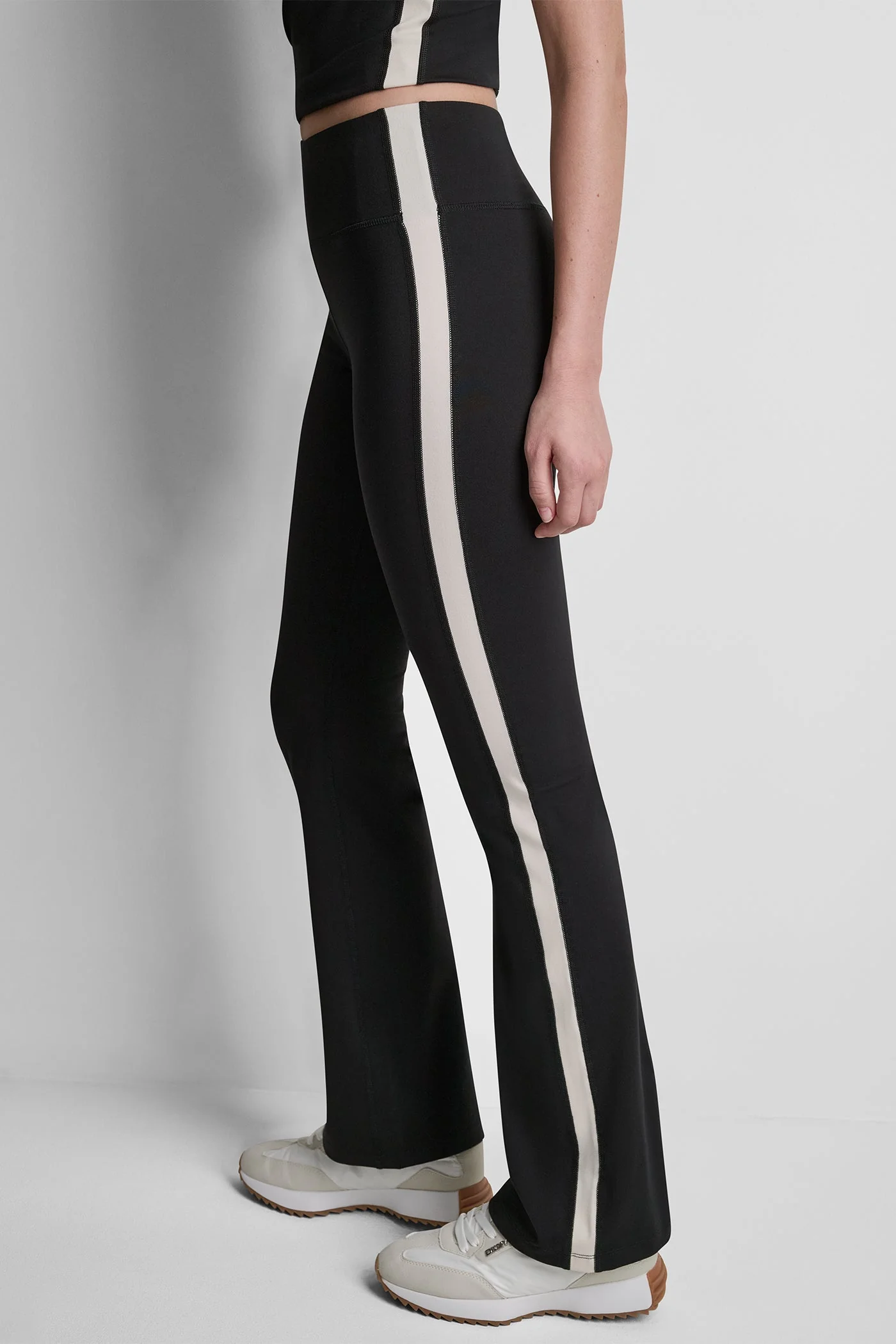 HIGH-RISE STRIPE FLARE LEGGING - Image 6